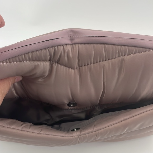 Caraa x Athleta Tech Pouch in Nouveau Rose A14 - Picture 7 of 10